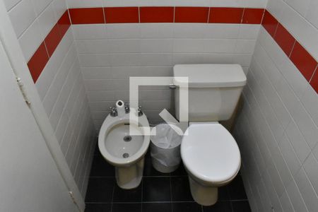 Banheiro 2 de apartamento para alugar com 1 quarto, 46m² em Centro, Curitiba