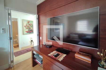Sala de TV de apartamento à venda com 4 quartos, 370m² em Cambuí, Campinas