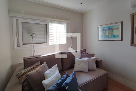 Sala de TV de apartamento à venda com 4 quartos, 370m² em Cambuí, Campinas