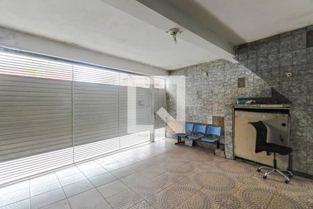 Garagem de casa à venda com 4 quartos, 203m² em Parque dos Bancarios, São Paulo