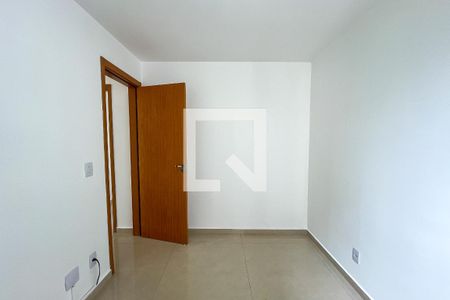 Quarto 2 de apartamento para alugar com 2 quartos, 43m² em Jardim Íris, São Paulo