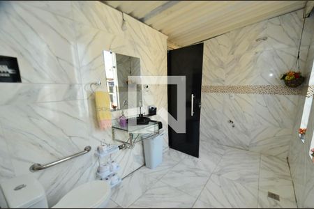 Banheiro de casa à venda com 3 quartos, 300m² em Horto, Belo Horizonte