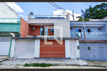 fachada de casa à venda com 3 quartos, 100m² em Jacarepaguá, Rio de Janeiro