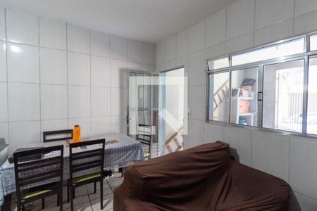 Quarto 5 de casa à venda com 5 quartos, 250m² em Vila Nhocuné, São Paulo