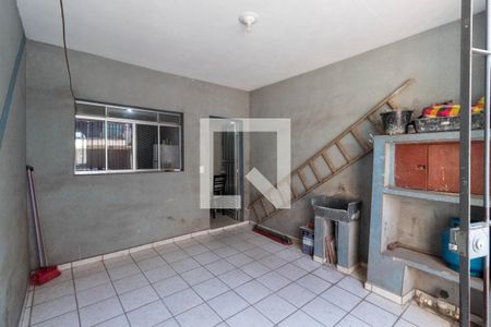 Garagem de casa à venda com 5 quartos, 250m² em Vila Nhocuné, São Paulo