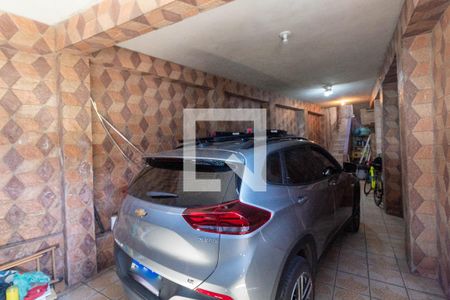 Garagem de casa à venda com 5 quartos, 250m² em Vila Nhocuné, São Paulo