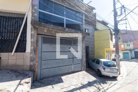 Fachada de casa à venda com 5 quartos, 250m² em Vila Nhocuné, São Paulo