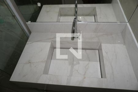 Banheiro de kitnet/studio para alugar com 1 quarto, 26m² em Cerqueira César, São Paulo