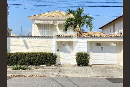 Casa à venda com 3 quartos, 165m² em Piratininga, Niterói