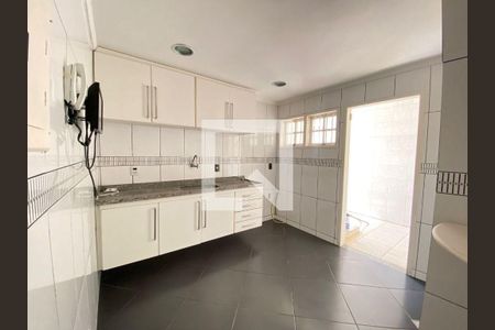 Casa à venda com 3 quartos, 165m² em Piratininga, Niterói