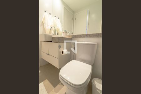 Banheiro Social de apartamento para alugar com 2 quartos, 40m² em Indianópolis, São Paulo