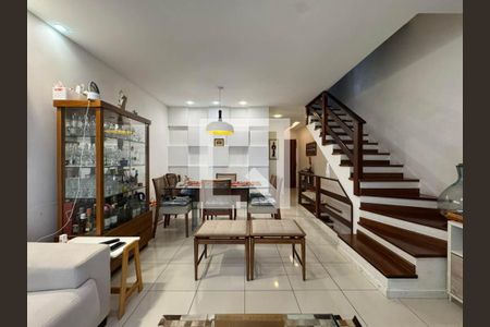 Sala de casa de condomínio à venda com 3 quartos, 200m² em Recreio dos Bandeirantes, Rio de Janeiro