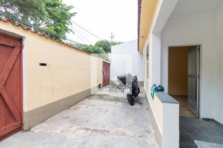 Quintal de casa à venda com 3 quartos, 150m² em Jardim Sulacap, Rio de Janeiro