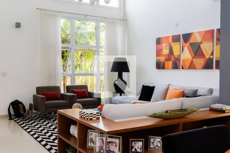 Sala de casa de condomínio para alugar com 4 quartos, 350m² em Pitas, Cotia