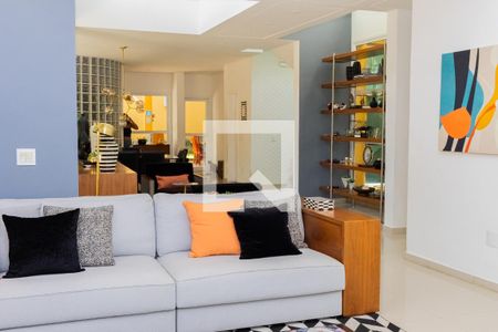 Sala de casa de condomínio para alugar com 4 quartos, 350m² em Pitas, Cotia