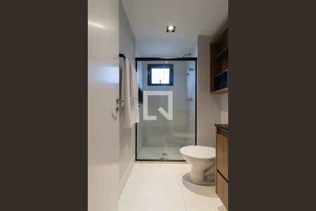 Banheiro de kitnet/studio para alugar com 1 quarto, 33m² em Indianópolis, São Paulo