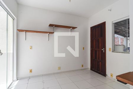 sala de casa para alugar com 2 quartos, 50m² em Santa Rosa, Niterói