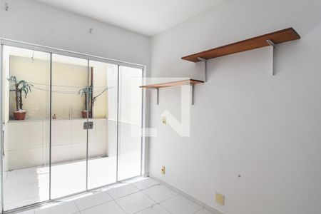 sala de casa para alugar com 2 quartos, 50m² em Santa Rosa, Niterói