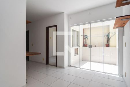 sala de casa para alugar com 2 quartos, 50m² em Santa Rosa, Niterói