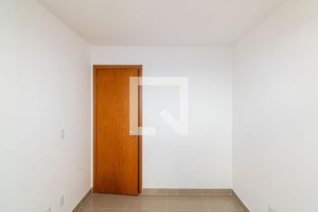 Quarto 1 de apartamento para alugar com 2 quartos, 42m² em Inhoaíba, Rio de Janeiro