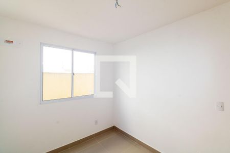Quarto 1 de apartamento para alugar com 2 quartos, 42m² em Inhoaíba, Rio de Janeiro