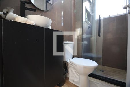 Banheiro de apartamento à venda com 2 quartos, 42m² em Mato Grande, Canoas