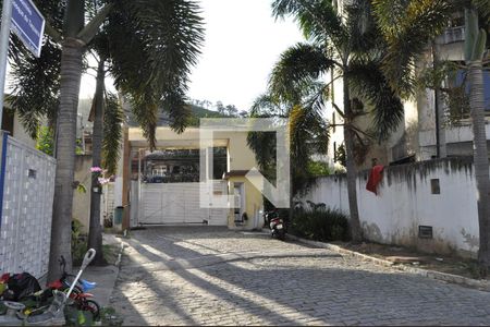 Fachada de casa de condomínio à venda com 2 quartos, 145m² em Tanque, Rio de Janeiro