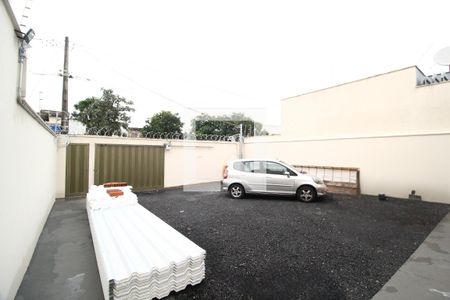 Garagem de kitnet/studio para alugar com 1 quarto, 35m² em Jardim Inconfidência, Uberlândia
