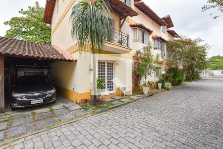 Fachada de casa à venda com 3 quartos, 170m² em Maria Paula, Niterói
