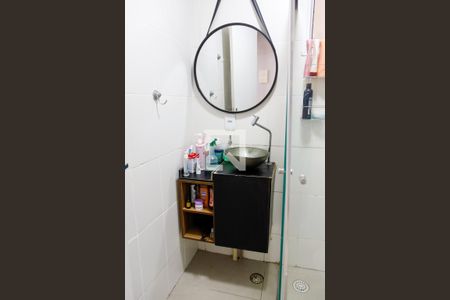 Banheiro de apartamento à venda com 2 quartos, 52m² em São Pedro, Osasco