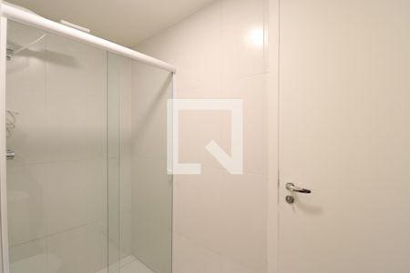 Banheiro de kitnet/studio para alugar com 1 quarto, 30m² em Pompeia, São Paulo
