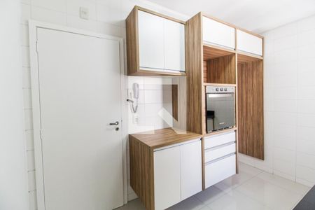 Cozinha de apartamento à venda com 2 quartos, 83m² em Jardim Tupanci, Barueri