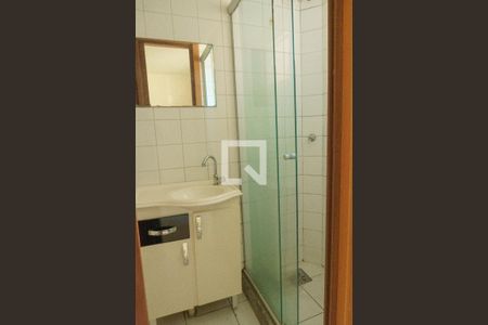 Banheiro de apartamento à venda com 2 quartos, 51m² em Rubem Berta, Porto Alegre