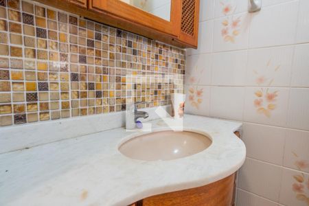 Banheiro Social 1 de casa à venda com 4 quartos, 200m² em São José, Porto Alegre