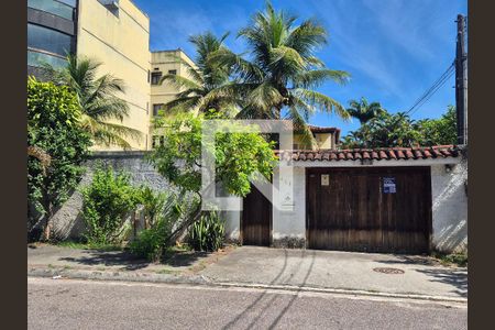 Fachada de casa à venda com 4 quartos, 427m² em Recreio dos Bandeirantes, Rio de Janeiro