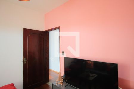 Sala de TV de casa à venda com 4 quartos, 200m² em Vila Mafra, São Paulo