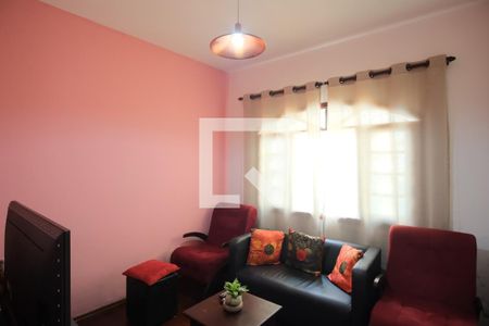 Sala de TV de casa à venda com 4 quartos, 200m² em Vila Mafra, São Paulo