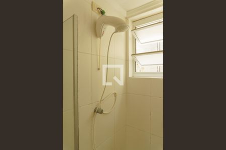 Banheiro de kitnet/studio para alugar com 1 quarto, 23m² em Higienópolis, Porto Alegre