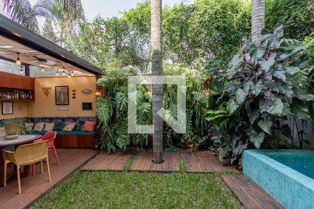 Jardim de casa de condomínio à venda com 4 quartos, 300m² em Jardim Cordeiro, São Paulo