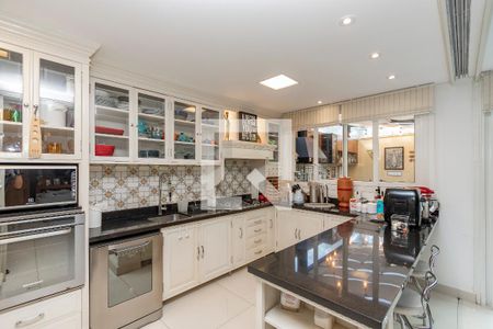 Cozinha de casa de condomínio à venda com 4 quartos, 300m² em Jardim Cordeiro, São Paulo