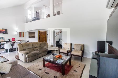 Sala de TV de casa de condomínio à venda com 3 quartos, 350m² em Residencial Tres (alphaville), Santana de Parnaíba