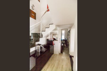 Escada de casa de condomínio à venda com 3 quartos, 350m² em Residencial Tres (alphaville), Santana de Parnaíba