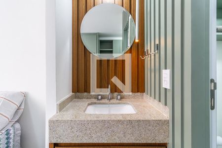 Banheiro de kitnet/studio para alugar com 1 quarto, 24m² em Paraíso, São Paulo