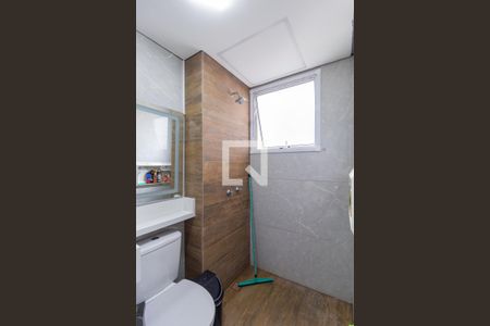 Banheiro de apartamento para alugar com 2 quartos, 50m² em Piratininga, Osasco