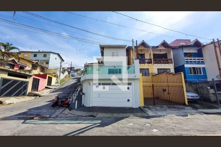 Fachada de casa à venda com 2 quartos, 120m² em Jardim Maria Rosa, Taboão da Serra
