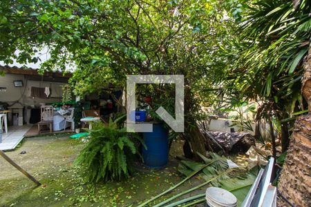 Quintal de casa à venda com 4 quartos, 250m² em Parque Guarani, São Paulo