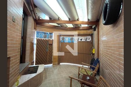 Garagem de casa à venda com 2 quartos, 143m² em Mirandópolis, São Paulo