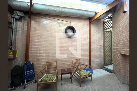 Garagem de casa à venda com 2 quartos, 143m² em Mirandópolis, São Paulo