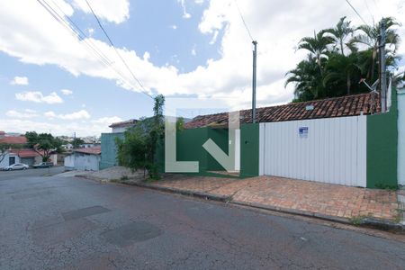 Fachada de casa à venda com 3 quartos, 224m² em Santa Amelia, Belo Horizonte
