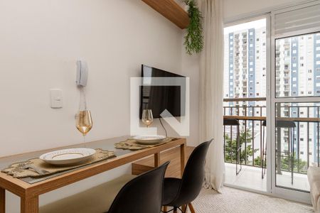 Sala/ Cozinha de apartamento para alugar com 1 quarto, 27m² em Jardim Caravelas, São Paulo
